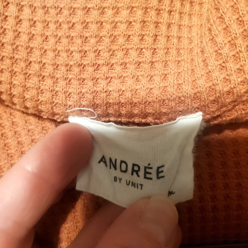 ANDREE BY UNIT Textured Coral Button-Down Shirt - Picture 2 of 4